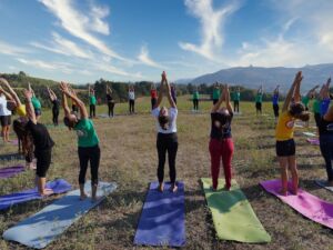 Urdhva Hastasana: la posizione Yoga delle mani sollevate