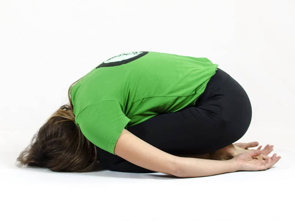 Balasana, la posizione Yoga del Bambino, è perfetta contro il mal di schiena