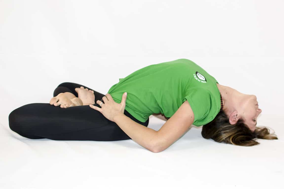 Padma Matsyasana, la posizione Yoga del Pesce in Padmasana