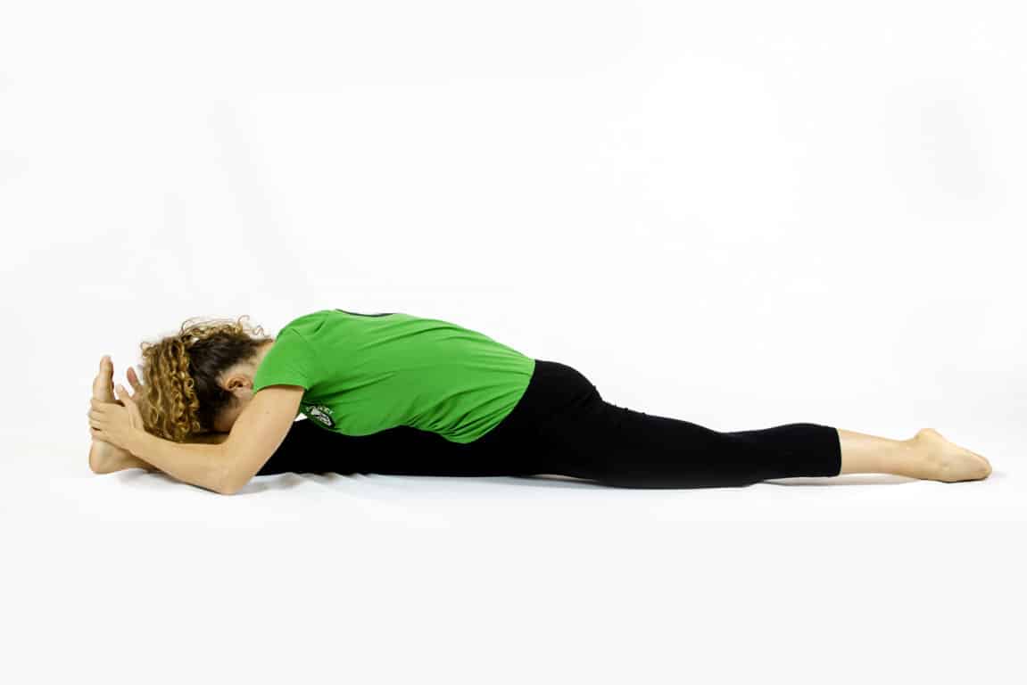 Variante per intensificare Hanumanasana con flessione frontale del busto