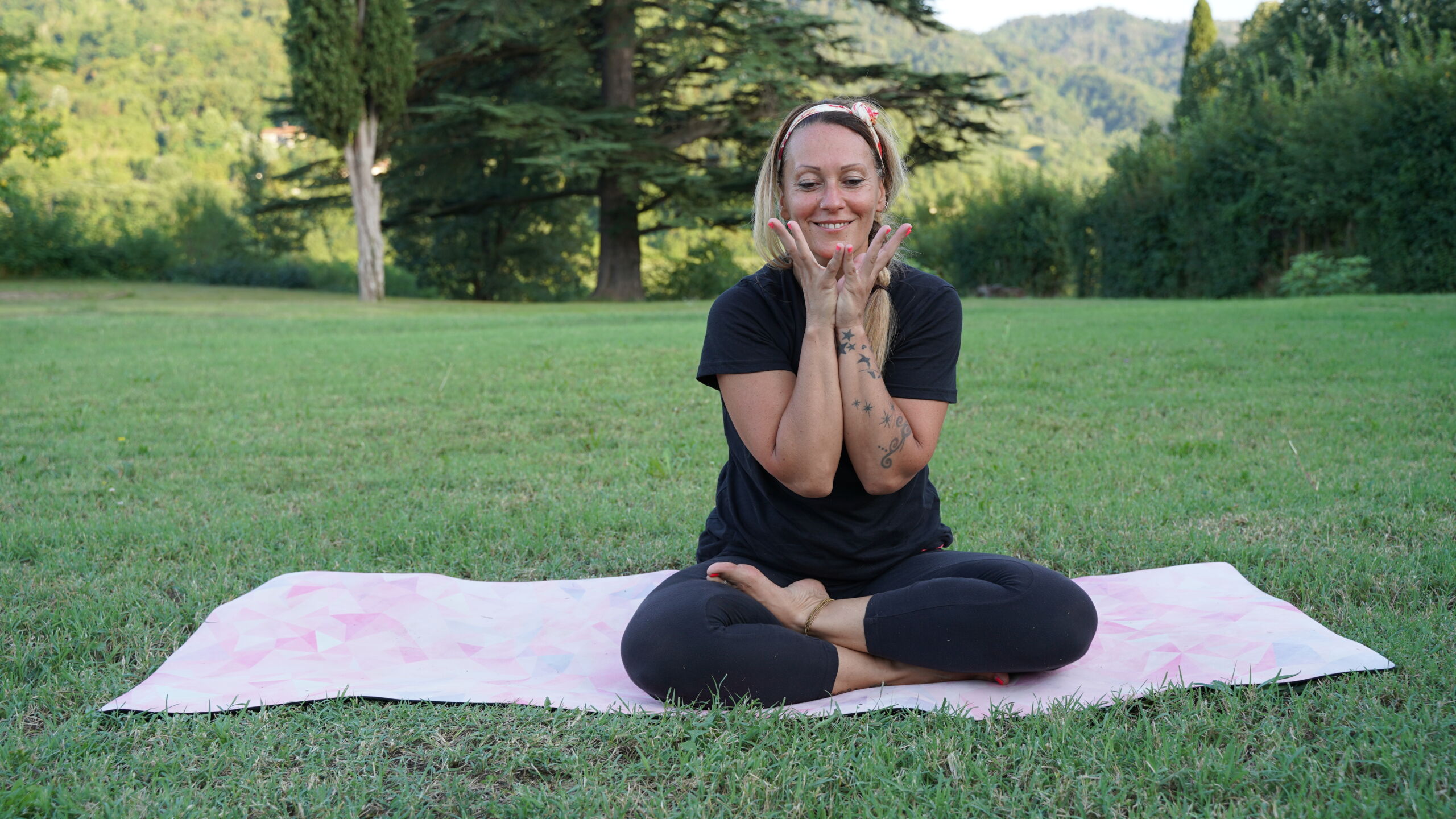 Posizione Yoga Bambini Fiore