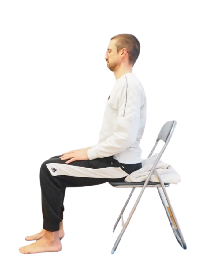 Meditazione Yoga: tutto quello che c’è da sapere 11 Posizione seduta sulla sedia