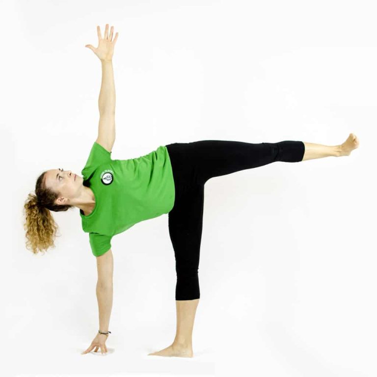 Ardha Chandrasana la posizione Yoga della Mezza Luna