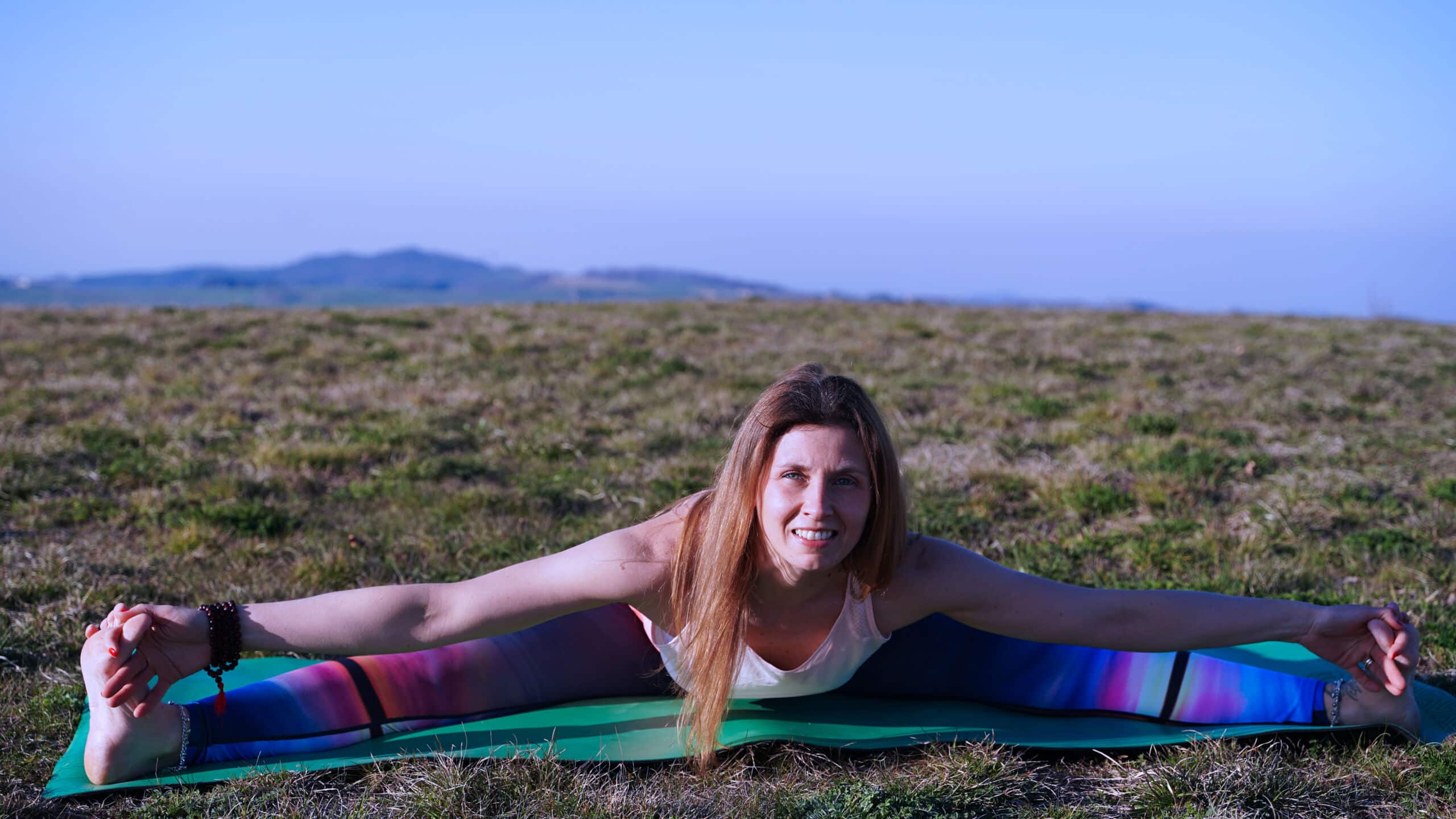 Upavista Konasana, la Posizione Yoga Seduta ad Angolo 