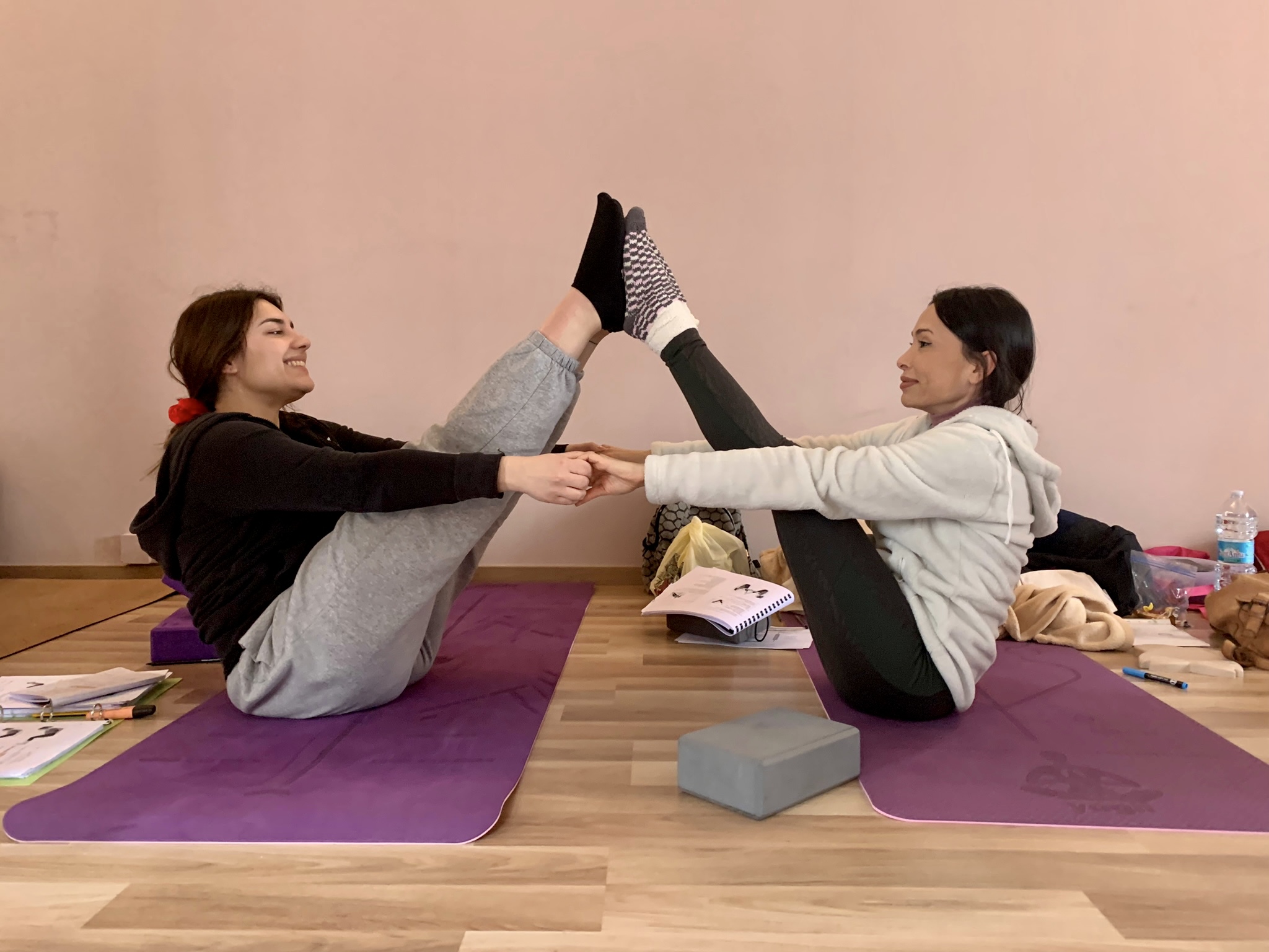 Guida Allo Yoga In Coppia Tutti I Benefici Di Praticare Asana In Due
