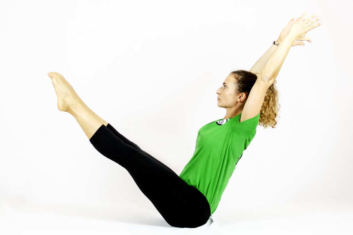 Niyama, le osservanze personali nello Yoga 7 Navasana, la posizione Yoga della Barca