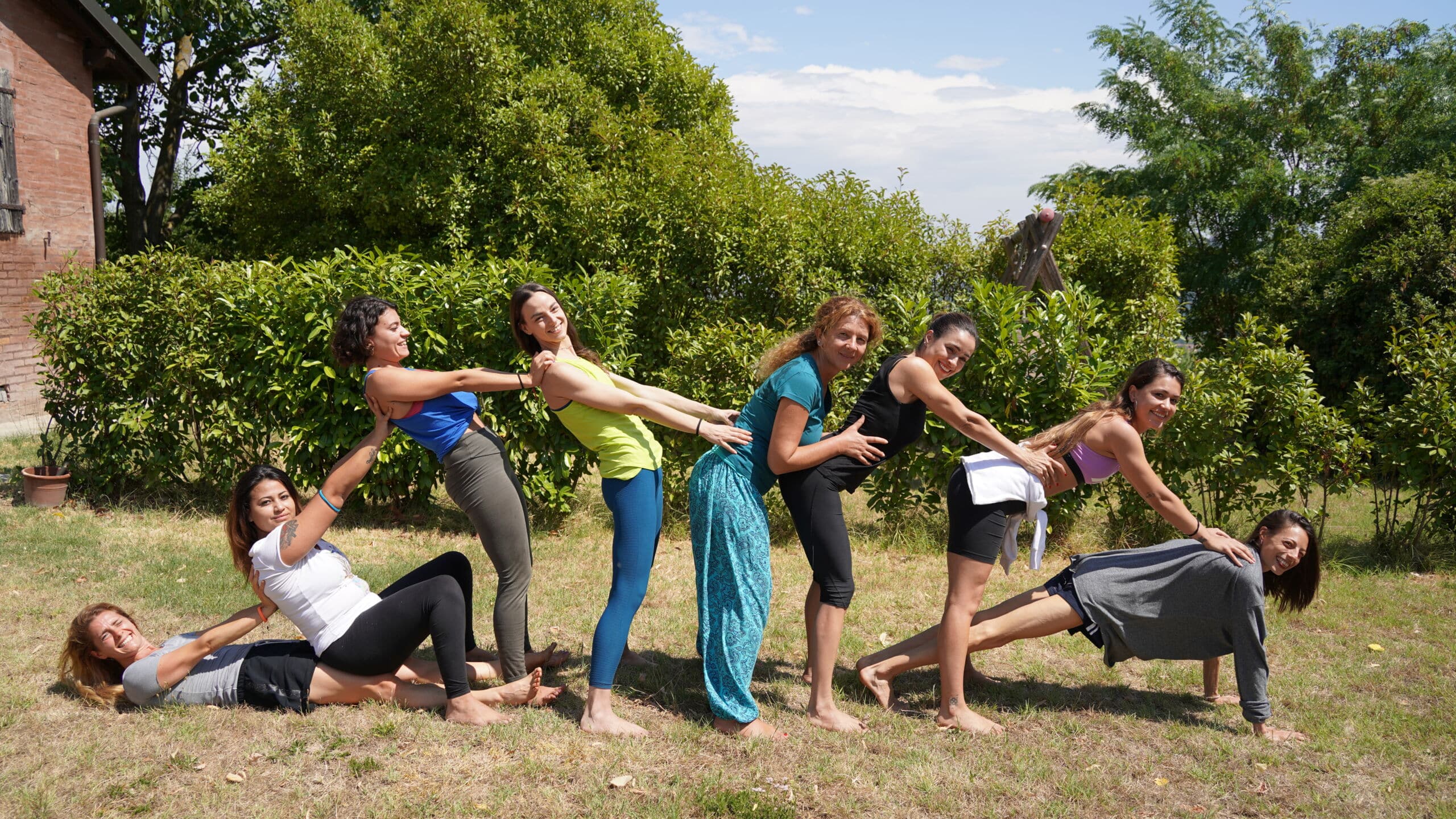 YOGA PER LA SCHIENA scaled 1