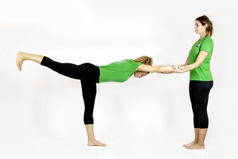 Yoga in coppia VIRABHADRASANA III